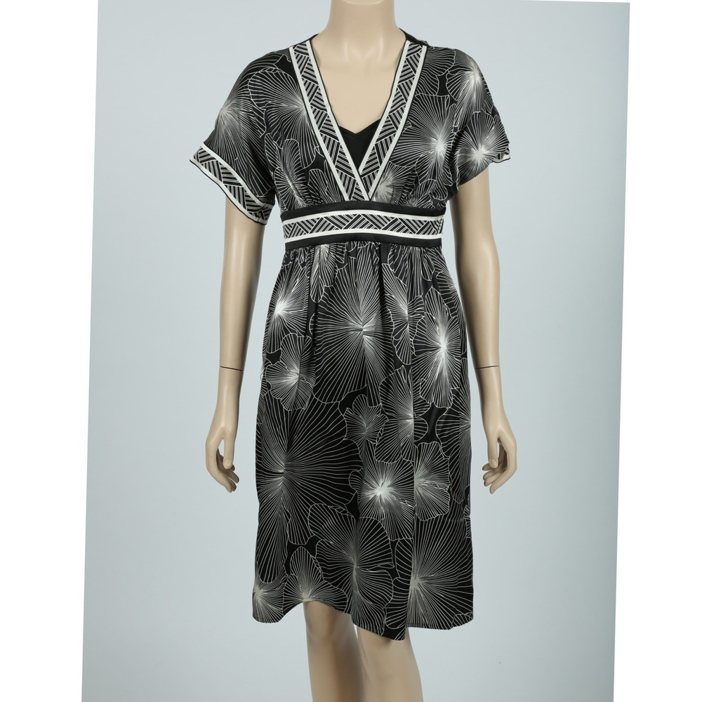 BCBG Max Azria Black White Floral Silk Blend V-Neck Empire Waist Dress XS